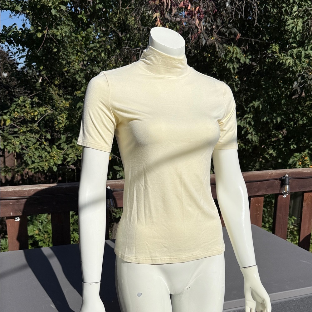 Pink Martini very pale Yellow Abel Short Sleeve Turtleneck Top NWT